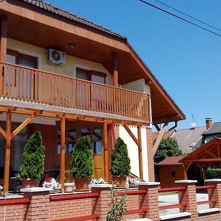 Marina-Buek Apartmanhaz Exterior foto