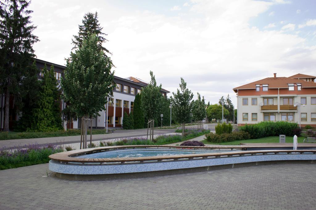 Marina-Buek Apartmanhaz Exterior foto