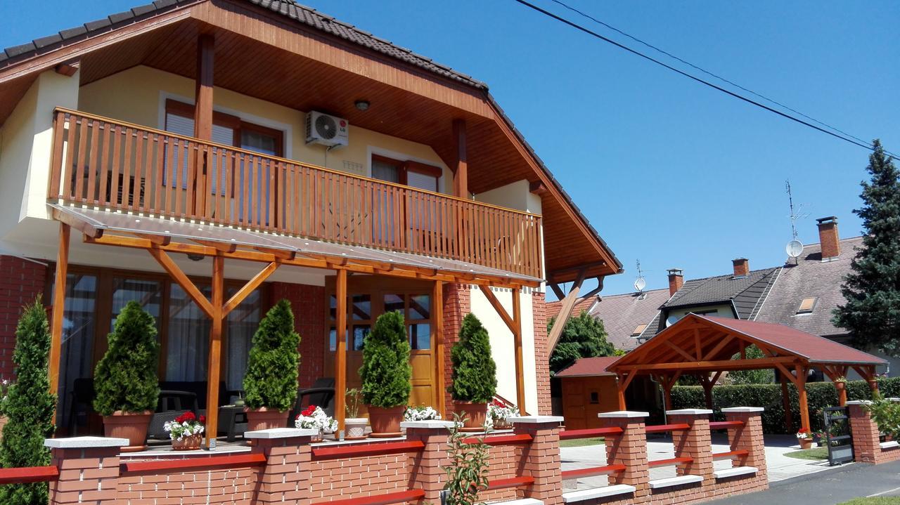 Marina-Buek Apartmanhaz Exterior foto